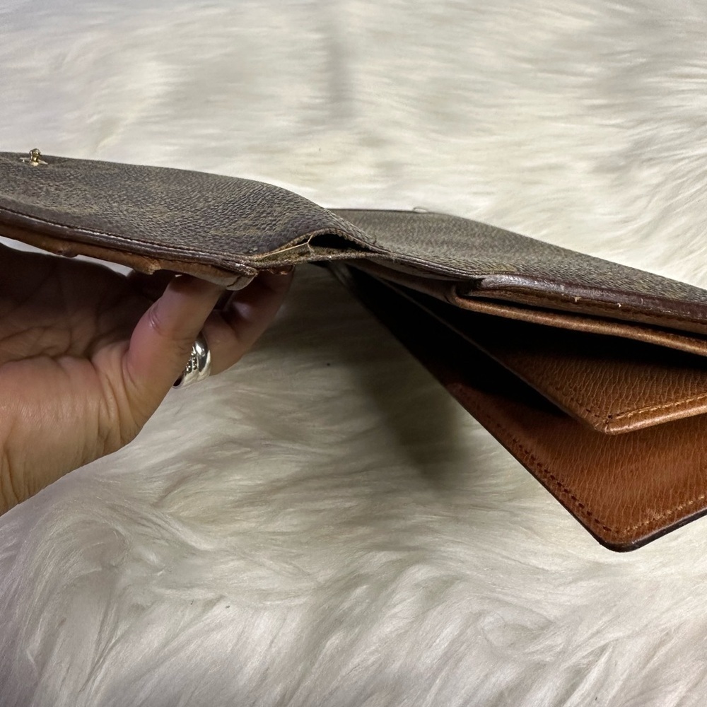 LOUIS VUITTON long passport wallet in monogram - Picture 9 of 17
